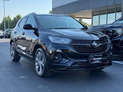 Used 2022 Buick Encore GX Select w/ Sport Touring Package FWD image 2
