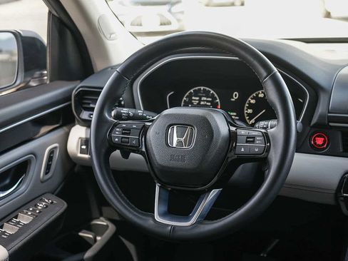 Used 2023 Honda Pilot Touring image 18