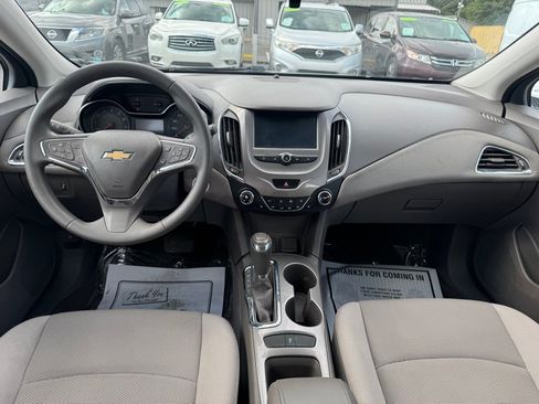 Used 2017 Chevrolet Cruze LT w/ Convenience Package FWD image 7