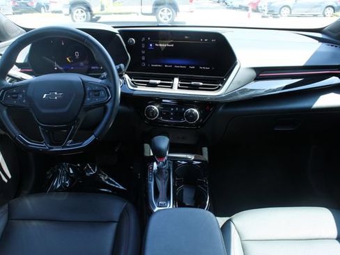 Used 2024 Chevrolet Trax RS w/ Sunroof Package FWD image 16