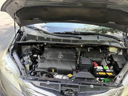 Used 2016 Toyota Sienna XLE FWD image 12