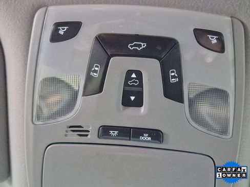 Used 2011 Toyota Sienna SE image 19