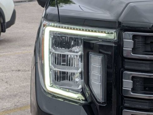 Used 2023 GMC Sierra 2500 AT4 w/ AT4 Premium Plus Package AWD/4WD image 9