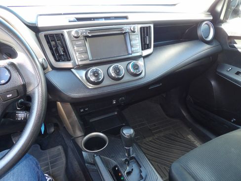 Used 2015 Toyota RAV4 LE image 9