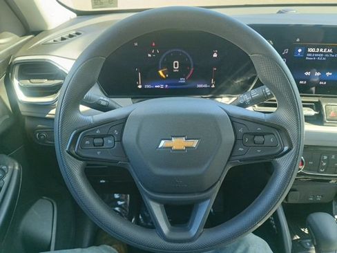 Used 2025 Chevrolet TrailBlazer LT AWD/4WD image 27