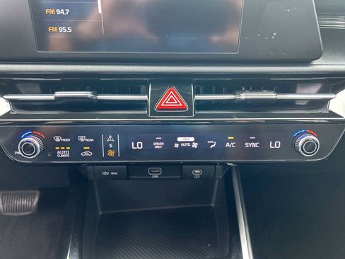 Used 2024 Kia Niro LX FWD image 16