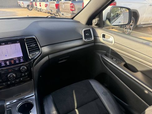 Used 2021 Jeep Grand Cherokee Laredo X RWD image 20
