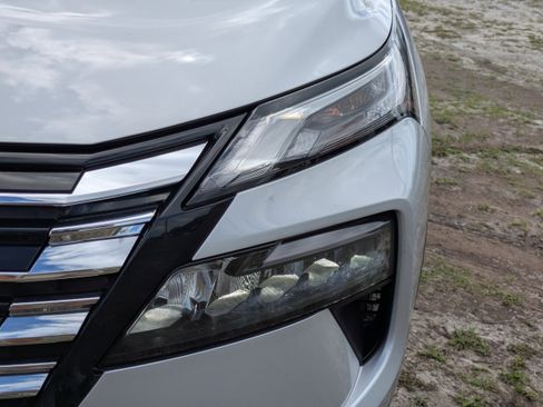 Used 2025 Nissan Rogue S FWD image 10