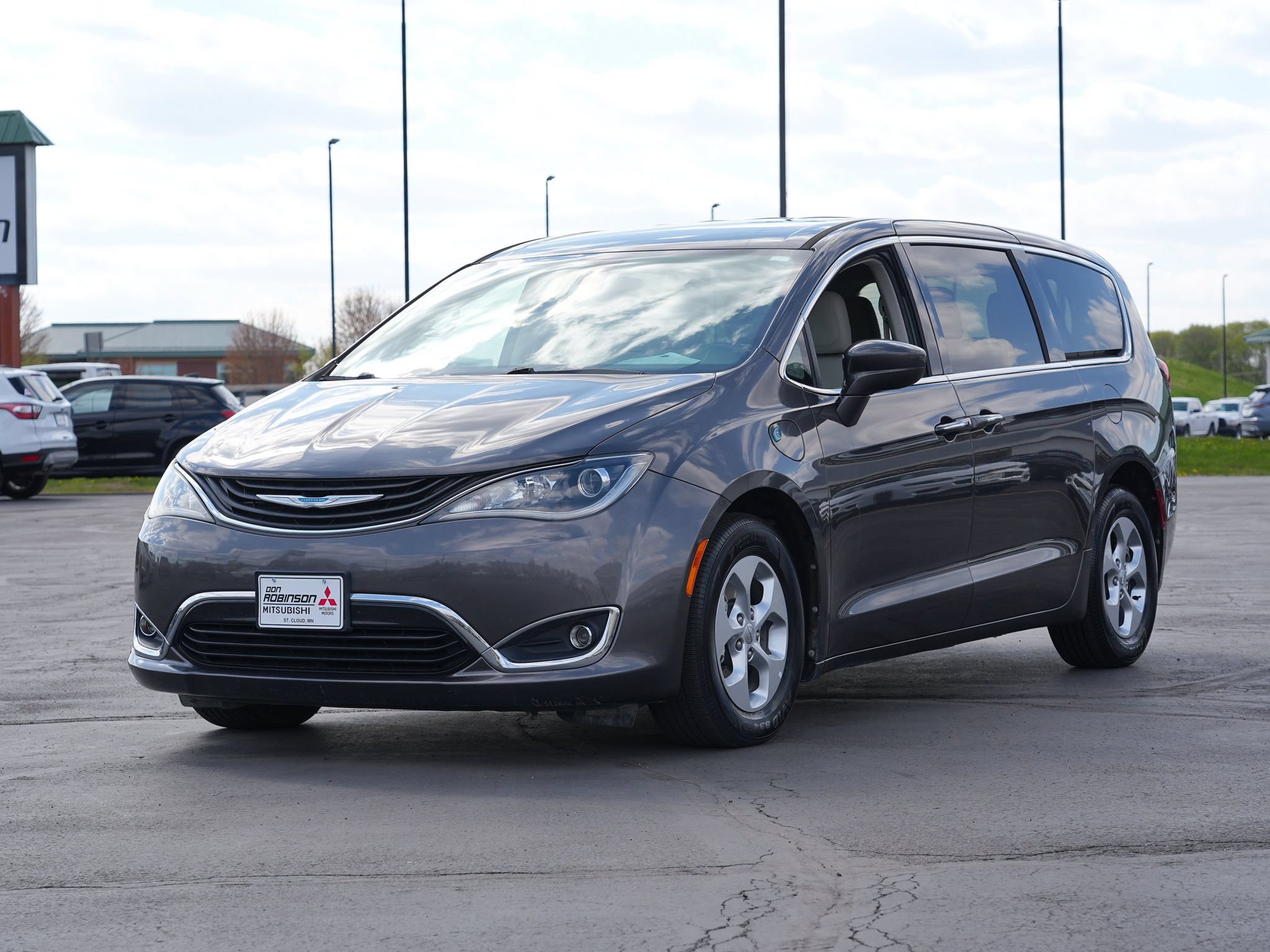 Used 2017 Chrysler Pacifica Touring Plus FWD image 8