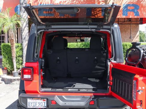 Used 2021 Jeep Wrangler Unlimited Rubicon AWD/4WD image 8