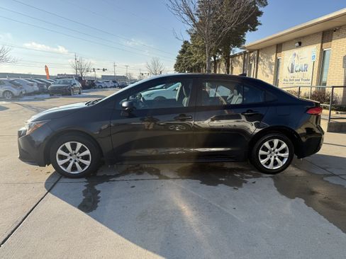 Used 2022 Toyota Corolla LE image 4