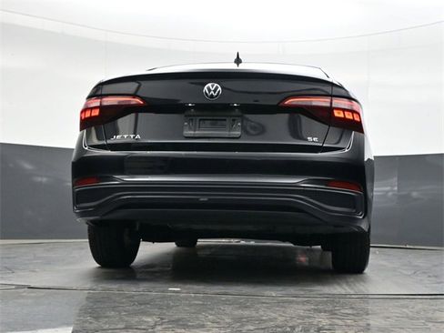 Used 2024 Volkswagen Jetta SE image 33