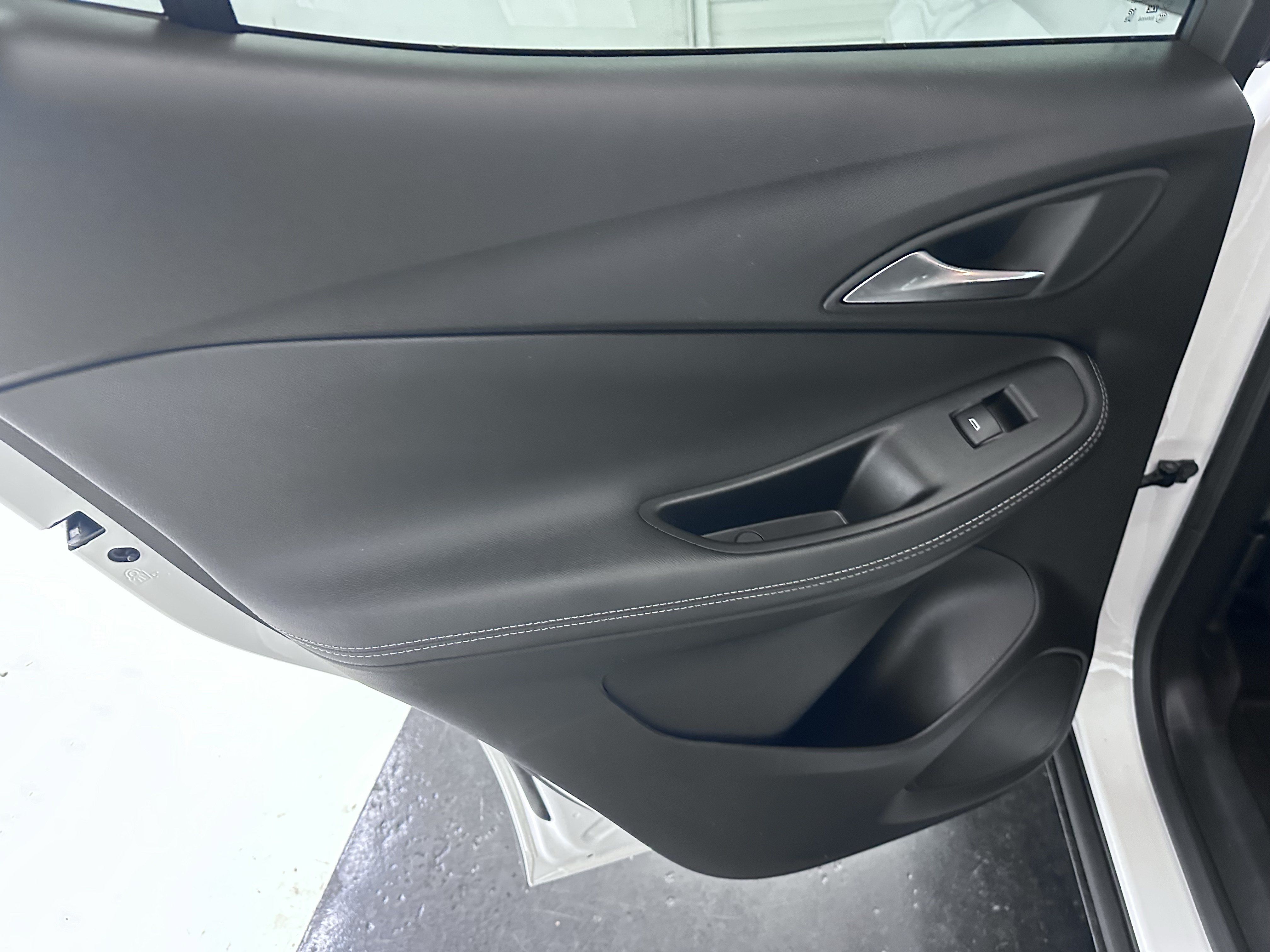 Used 2024 Buick Encore GX Preferred AWD/4WD image 29