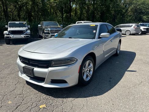 Used 2022 Dodge Charger SXT w/ Leather Interior Group RWD image 2