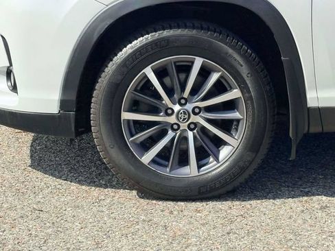Used 2019 Toyota Highlander XLE AWD/4WD image 9