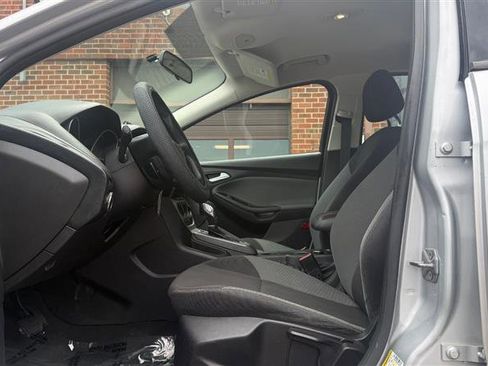 Used 2012 Ford Focus SE FWD image 25