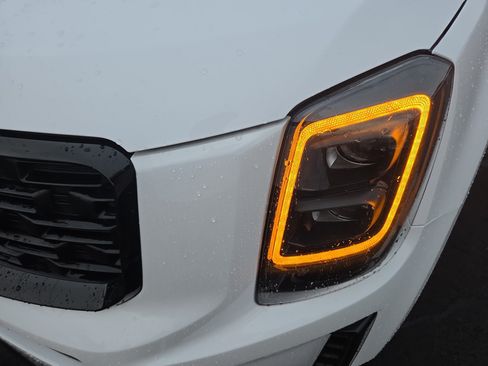 Used 2022 Kia Telluride EX w/ EX Premium Package AWD/4WD image 22