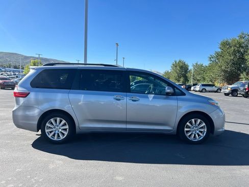 Used 2017 Toyota Sienna Limited Premium AWD/4WD image 5