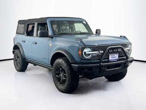 Used 2022 Ford Bronco Badlands image 3