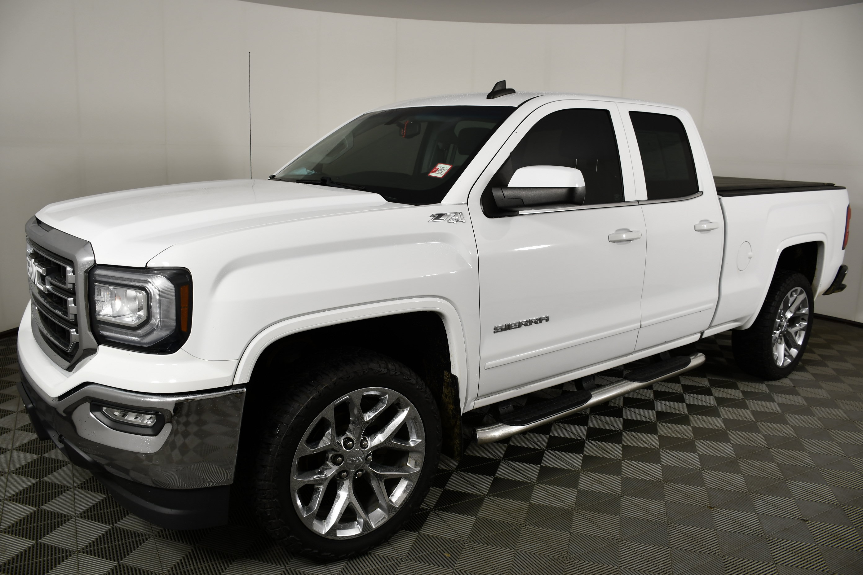 Used 2018 GMC Sierra 1500 SLE w/ SLE Value Package AWD/4WD image 10