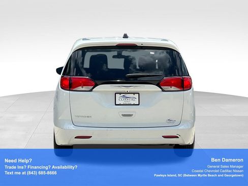 Used 2021 Chrysler Voyager L FWD image 11