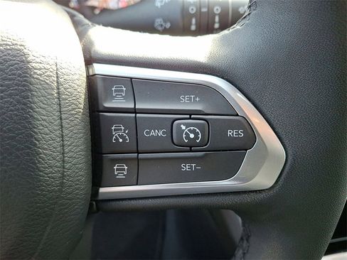 Certified 2024 Jeep Compass Limited image 18