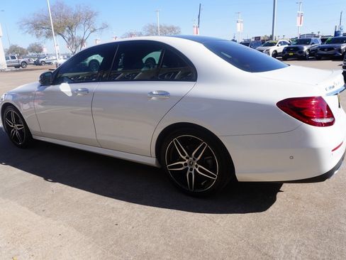 Used 2020 Mercedes-Benz E 350 Sedan image 4