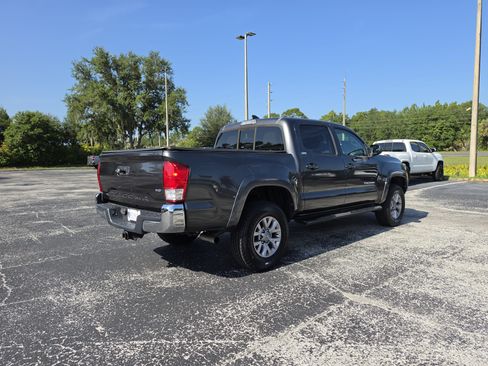 Used 2017 Toyota Tacoma SR5 w/ Tow Package RWD image 5