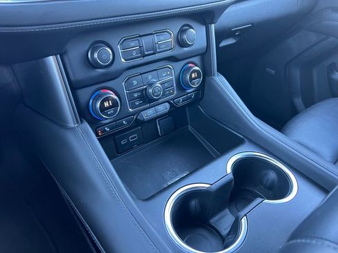 Used 2024 Chevrolet Suburban LT image 34