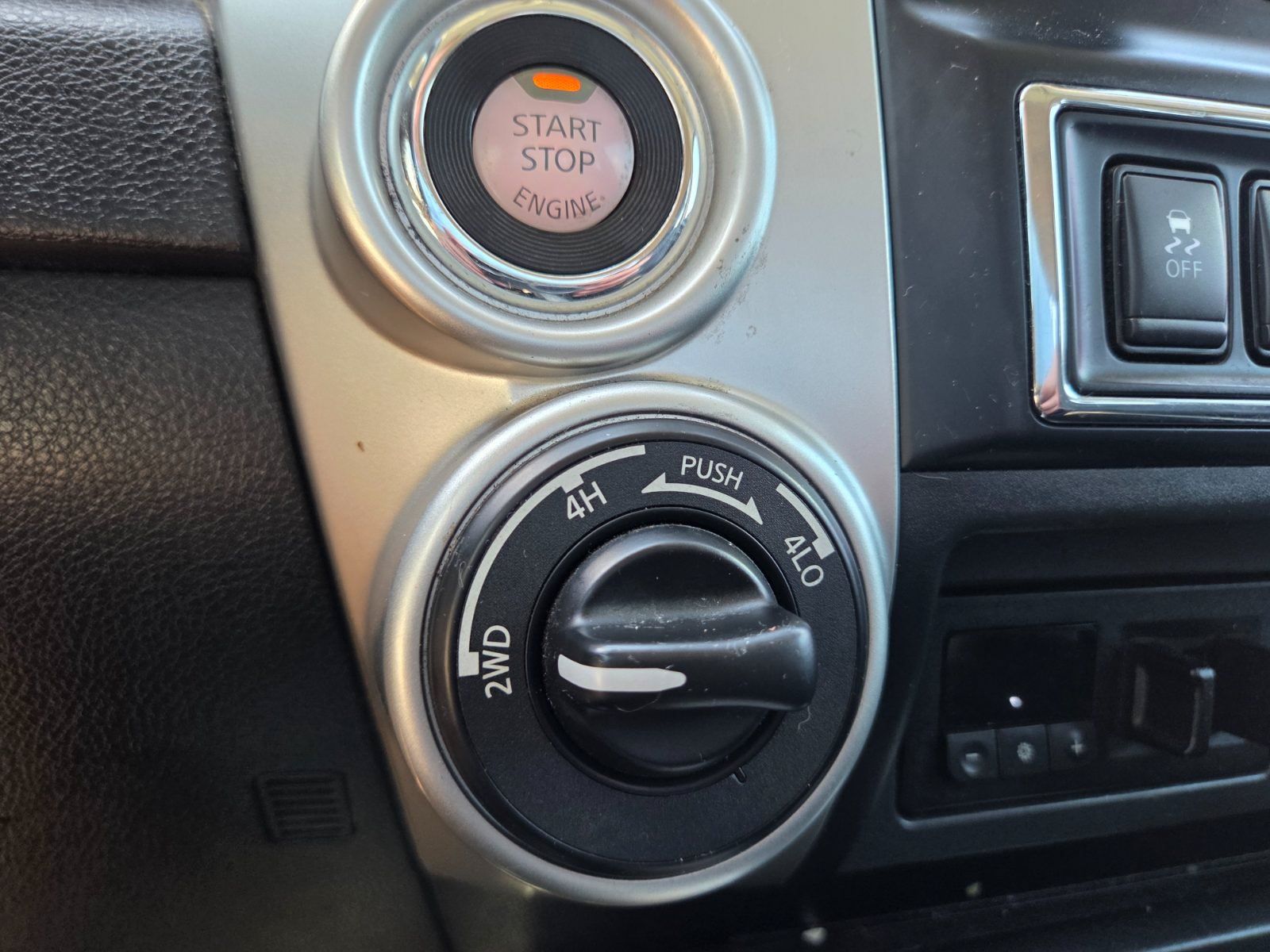 Used 2019 Nissan Titan PRO-4X w/ Pro-4x Convenience Package AWD/4WD image 18