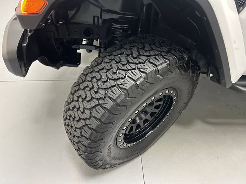 Used 2021 Jeep Wrangler Unlimited Rubicon w/ Cold Weather Group AWD/4WD image 23