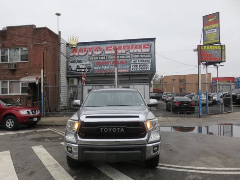 Used 2014 Toyota Tundra SR5 w/ SR5 Upgrade Package image 7