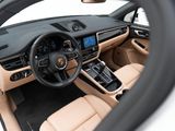 Certified 2022 Porsche Macan image 4
