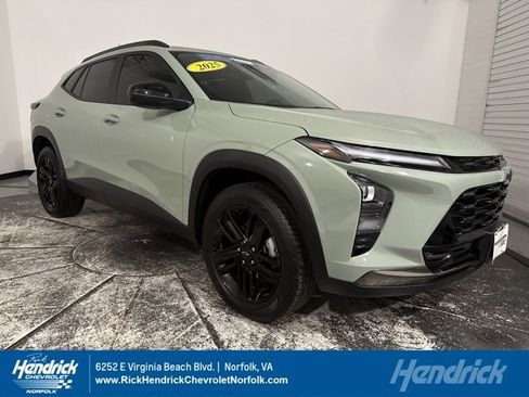 Certified 2025 Chevrolet Trax ACTIV w/ Sunroof Package image 1