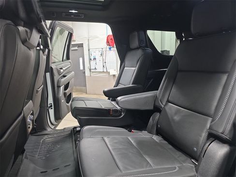 Used 2021 GMC Yukon Denali w/ Denali Premium Package image 15