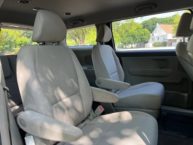 Used 2016 Kia Sedona L FWD image 17