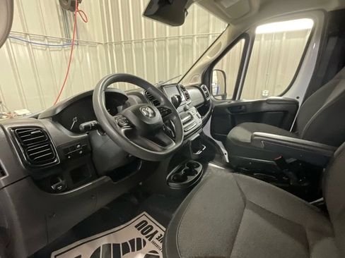 Used 2024 RAM ProMaster 2500 w/ Convenience Group image 9