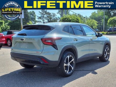Used 2024 Chevrolet Trax RS w/ Driver Confidence Package FWD image 5