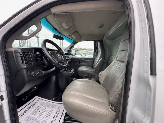 Used 2016 Chevrolet Express 2500 RWD image 16