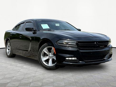 Used 2018 Dodge Charger SXT Plus RWD image 3