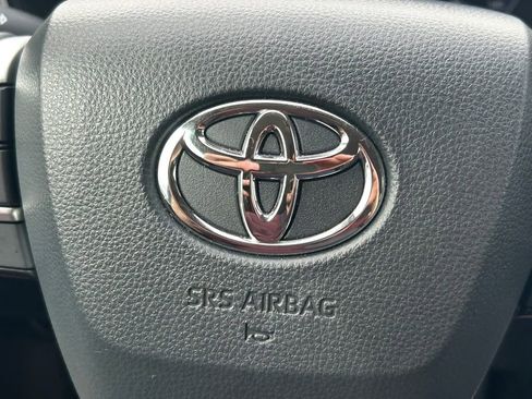 Used 2025 Toyota Highlander Platinum AWD/4WD image 46