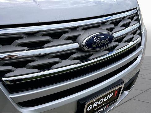 Certified 2018 Ford Explorer XLT w/ Equipment Group 201A AWD/4WD image 32