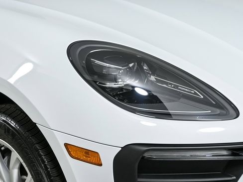 Certified 2025 Porsche Macan image 38