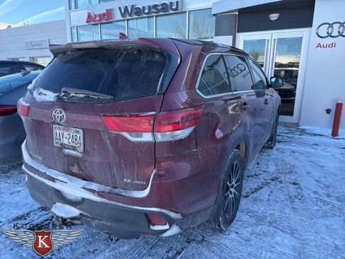 Used 2017 Toyota Highlander SE image 6