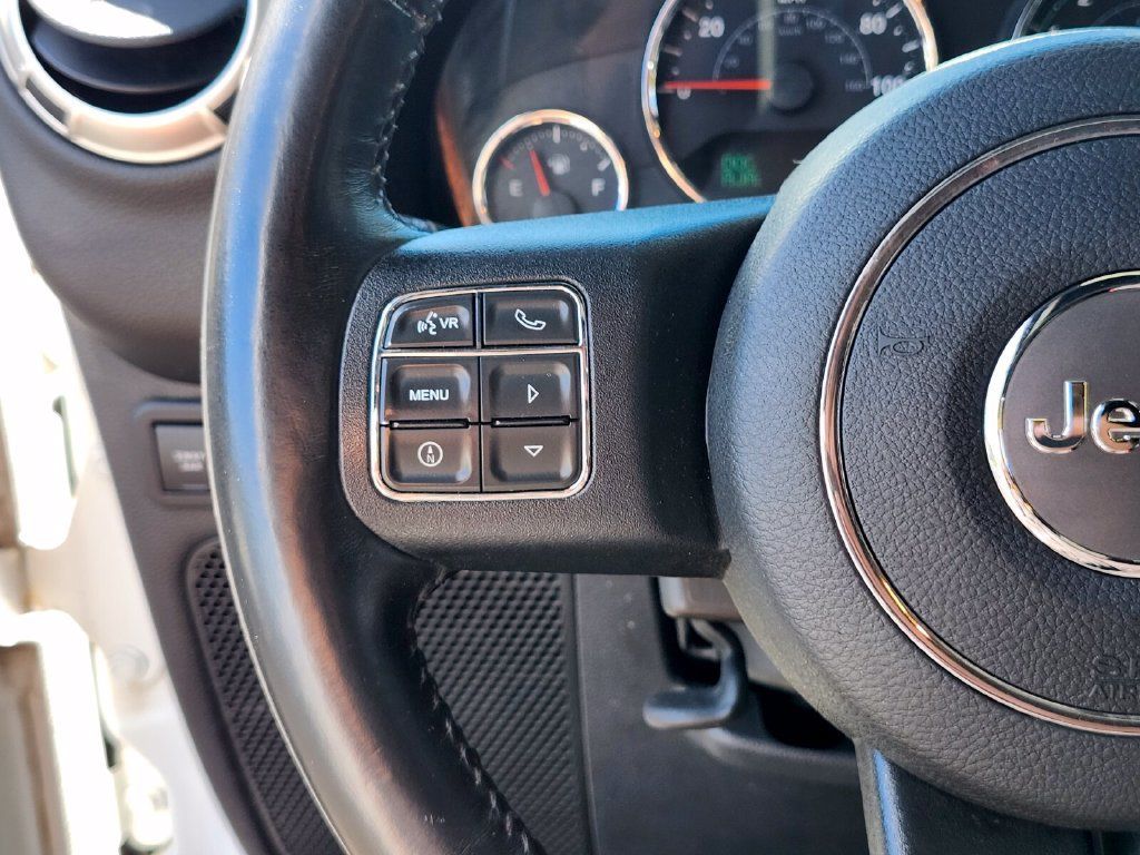 Used 2016 Jeep Wrangler Unlimited Rubicon w/ Connectivity Group AWD/4WD image 26