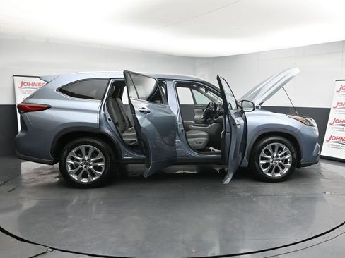 Used 2020 Toyota Highlander XLE image 41