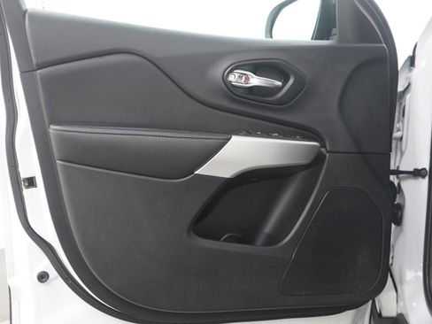 Used 2022 Jeep Cherokee Latitude w/ Sun & Sound Group image 20