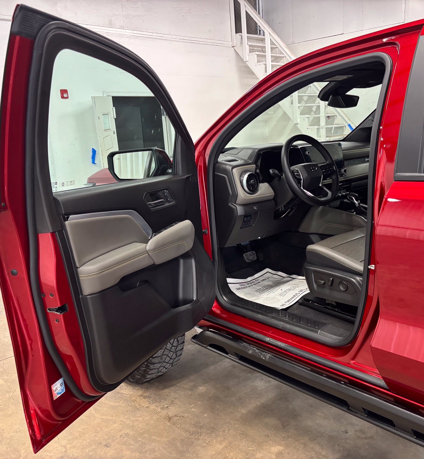 Used 2024 Chevrolet Colorado ZR2 w/ ZR2 Convenience Package III AWD/4WD image 21