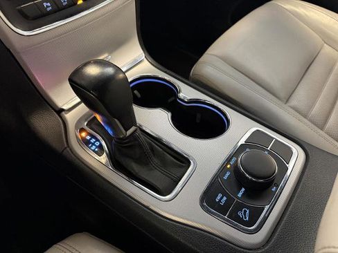 Used 2018 Jeep Grand Cherokee Limited image 24