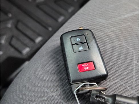 Used 2017 Toyota Tacoma TRD Off-Road image 20